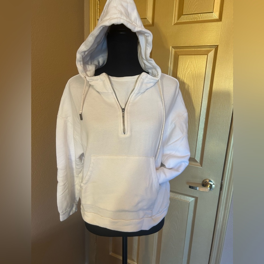 Amour Vert White Hooded Sweatshirt with Front Pockets. Size Medium.